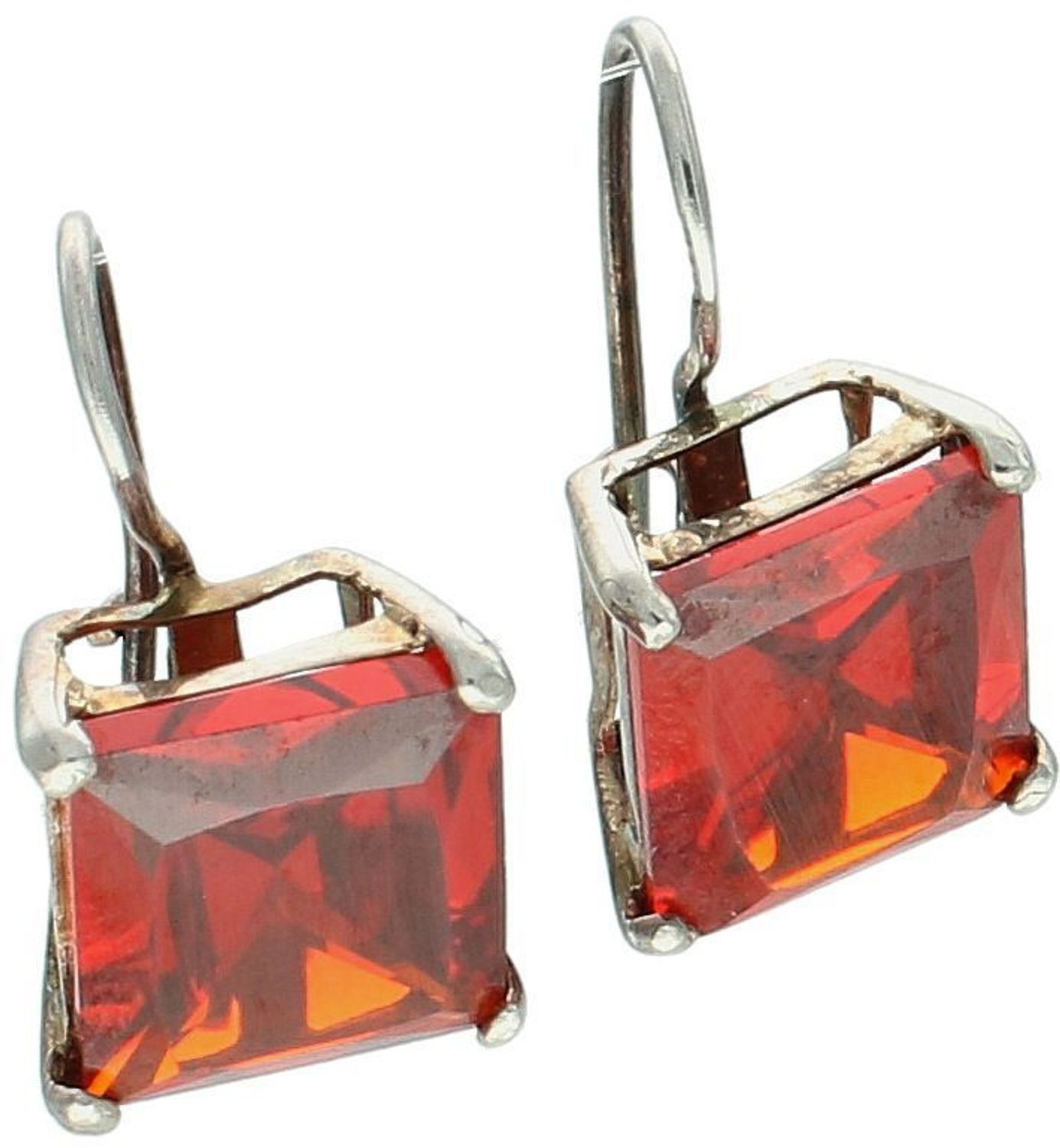 Eleganckie srebrne kolczyki 925 z dużą prostokątną cyrkonią. Długość 1,7 cm, waga 5,45 g, zapięcie na bigiel. Styl glamour na każdą okazję.1.jpg